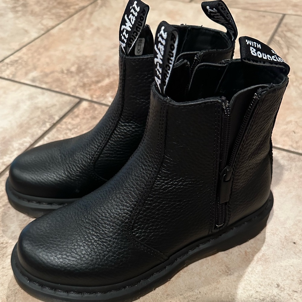 Dr Marten 2976 w/zips size 6